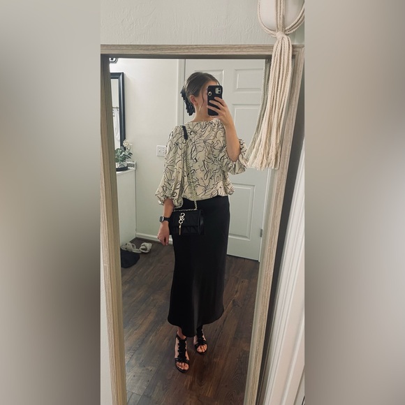 Meet your Posher, Caitlin - Picture 3 of 11